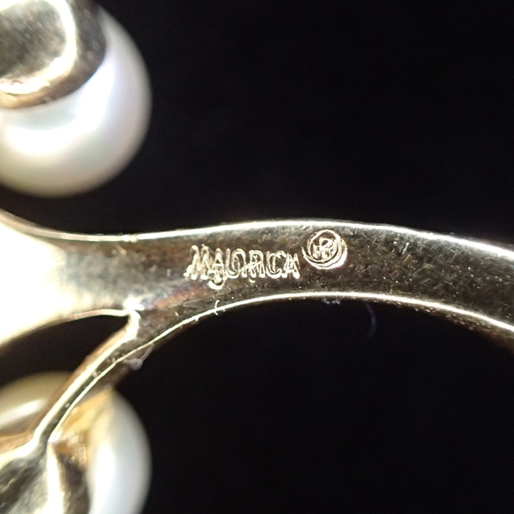 Vintage Majorica Pearl and Gold tone Brooch - Picture 4 of 6